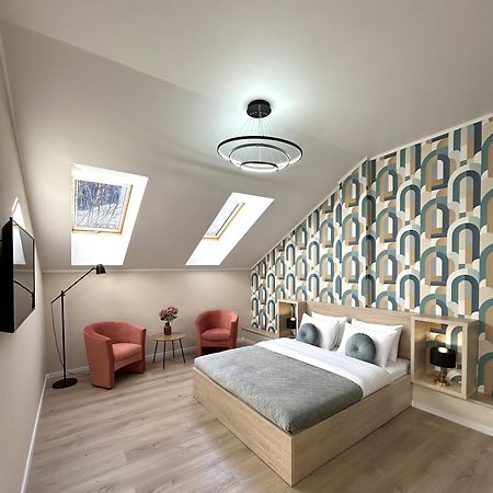 Modern Apartment In The City Center リヴィウ エクステリア 写真