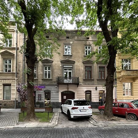 Modern Apartment In The City Center リヴィウ エクステリア 写真