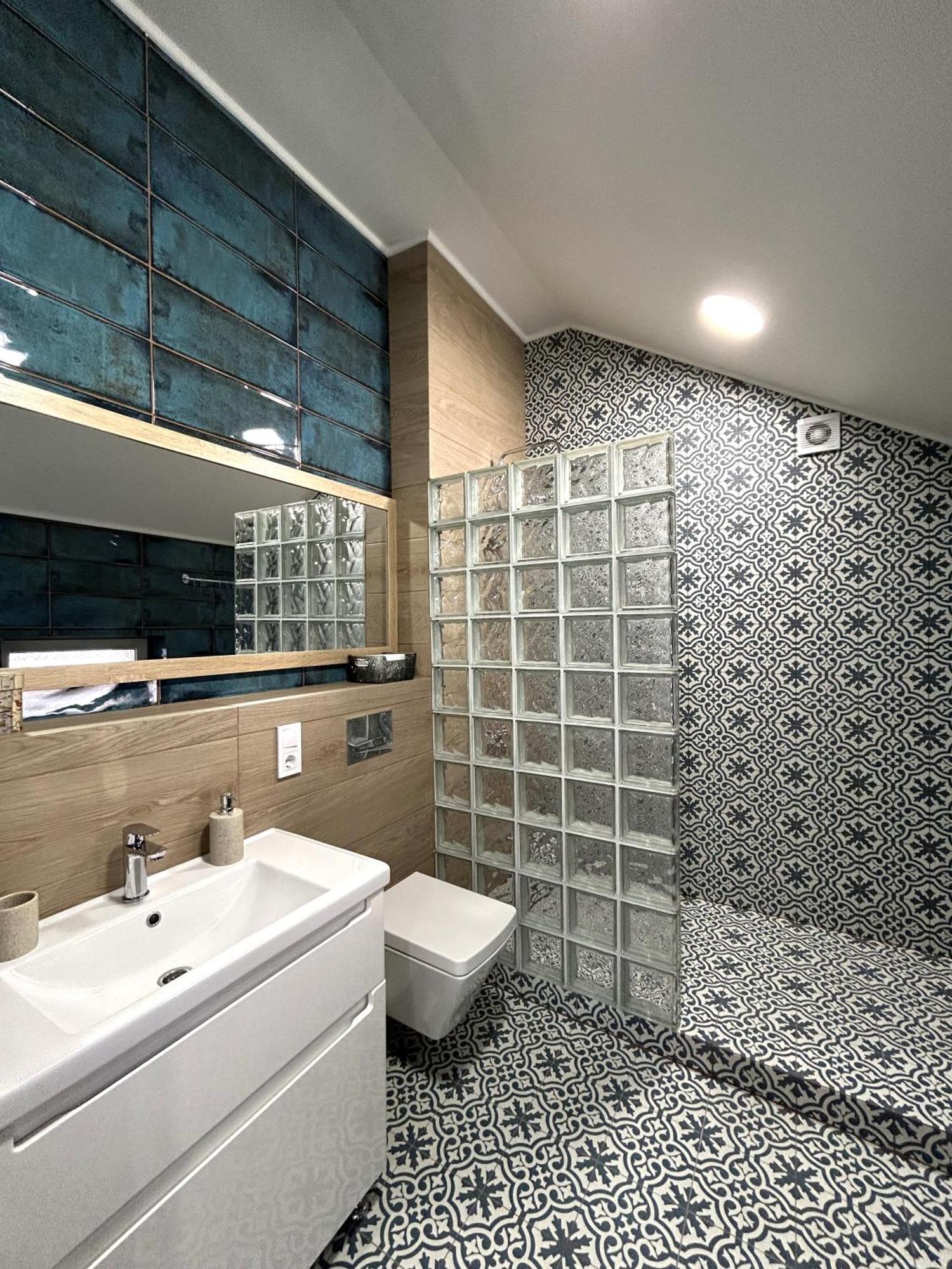 Modern Apartment In The City Center リヴィウ エクステリア 写真