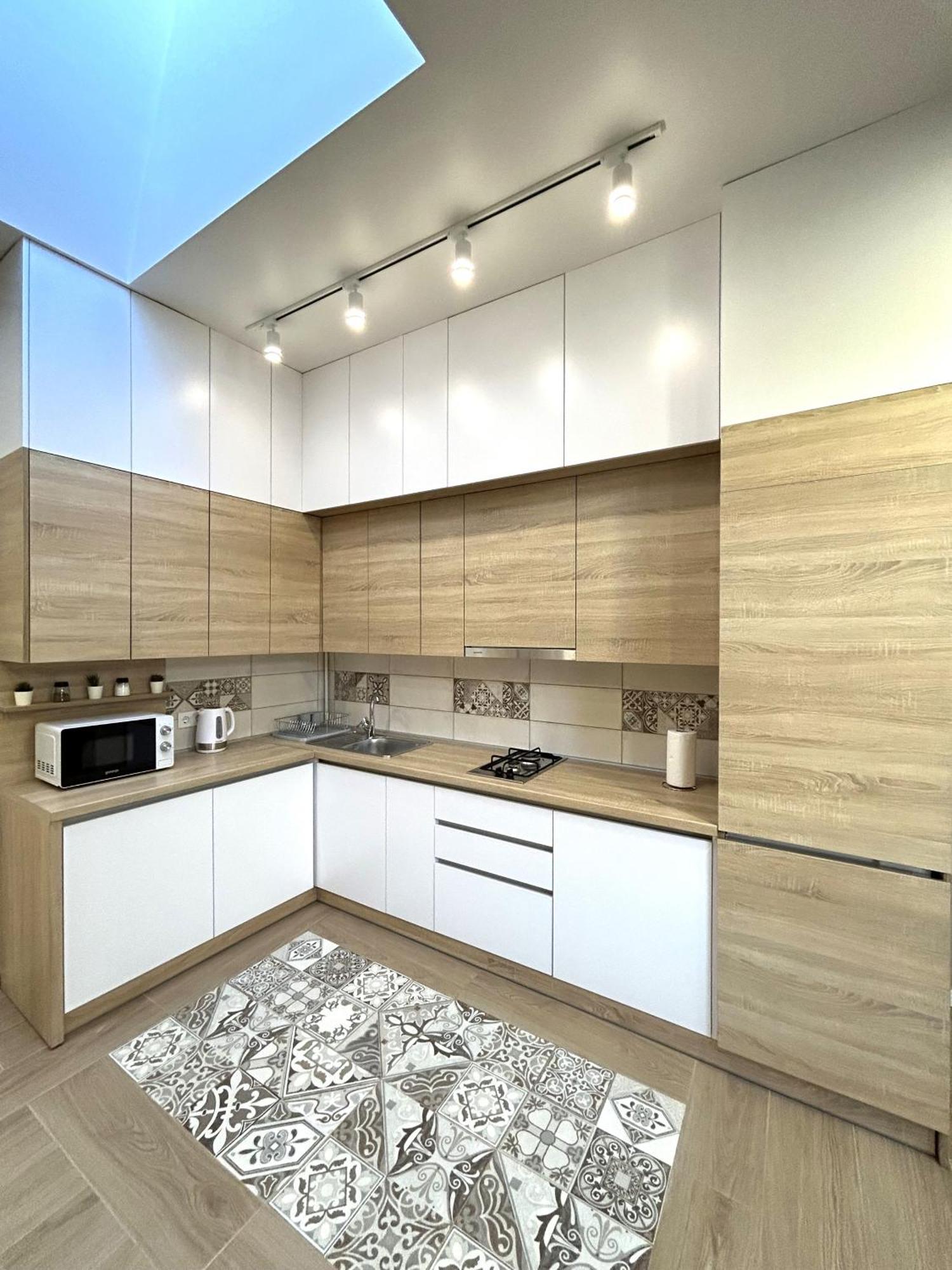 Modern Apartment In The City Center リヴィウ エクステリア 写真
