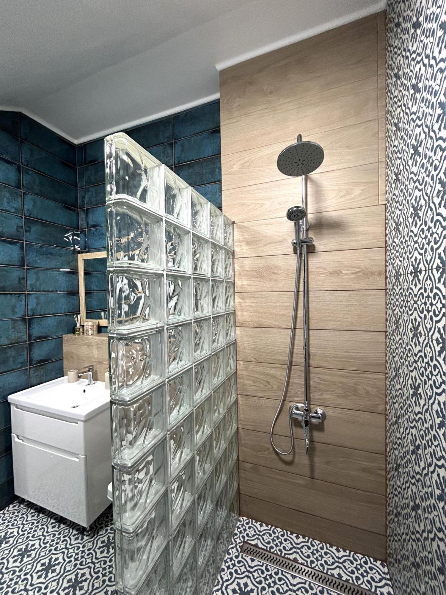 Modern Apartment In The City Center リヴィウ エクステリア 写真