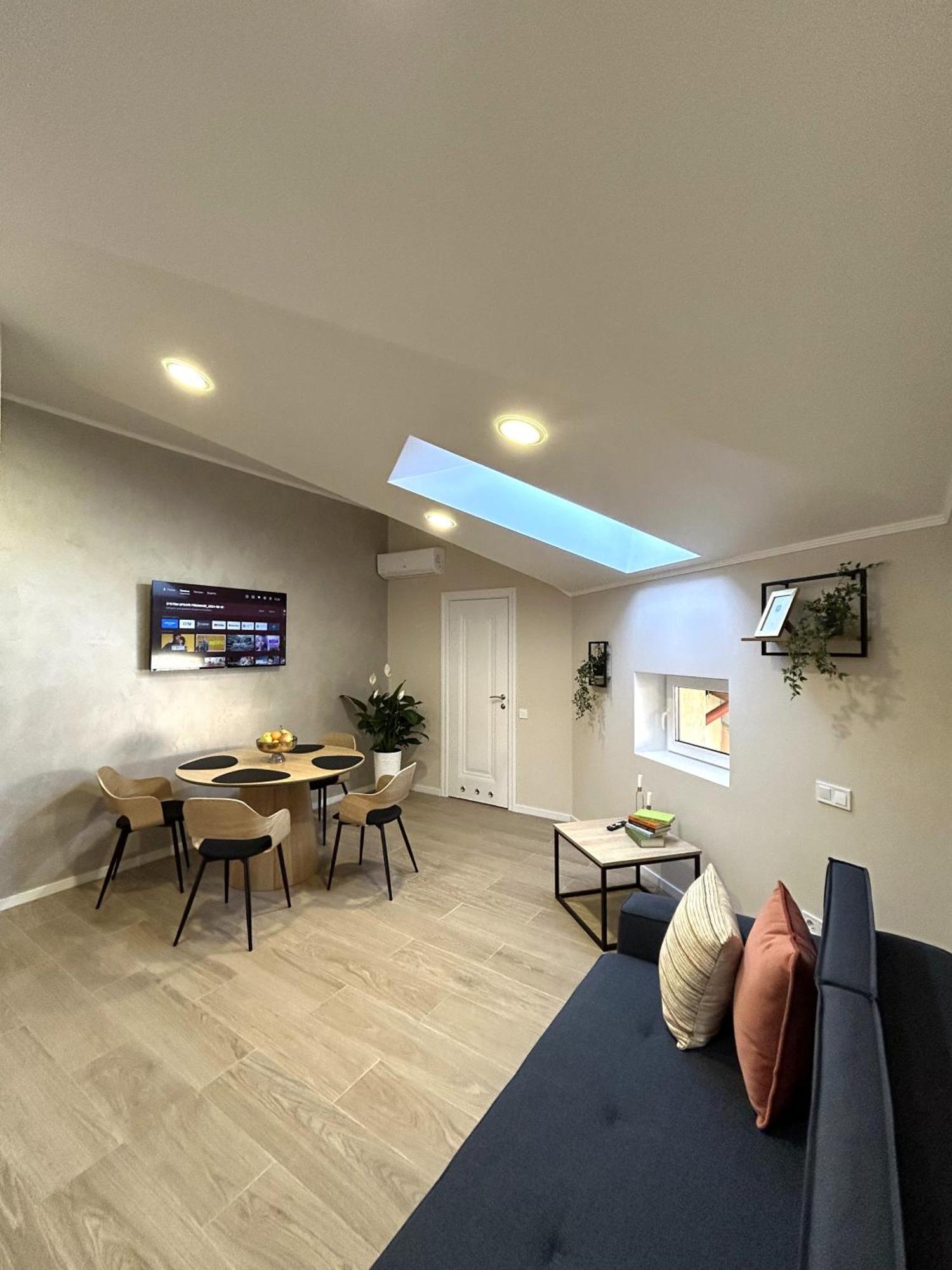 Modern Apartment In The City Center リヴィウ エクステリア 写真