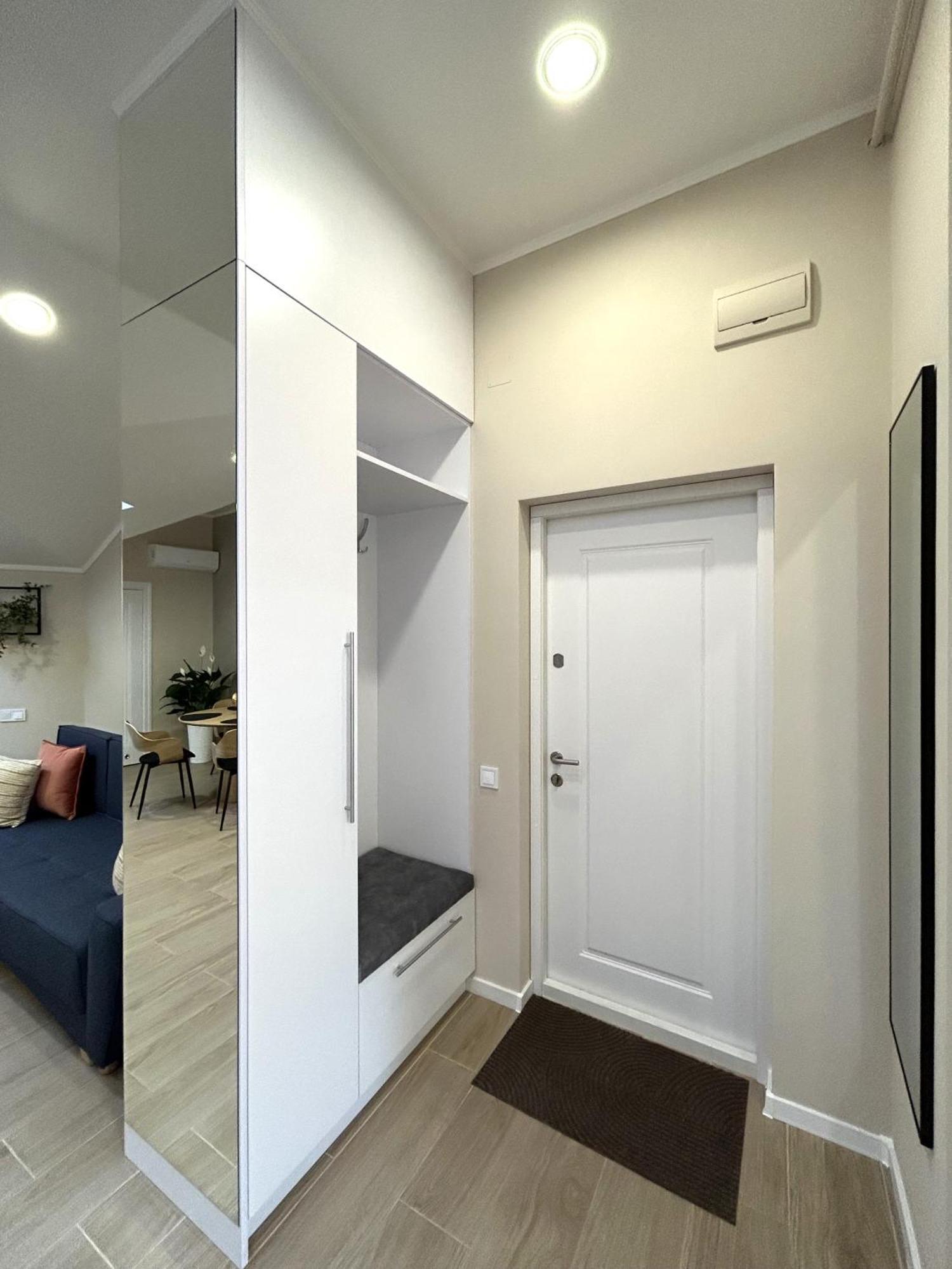 Modern Apartment In The City Center リヴィウ エクステリア 写真