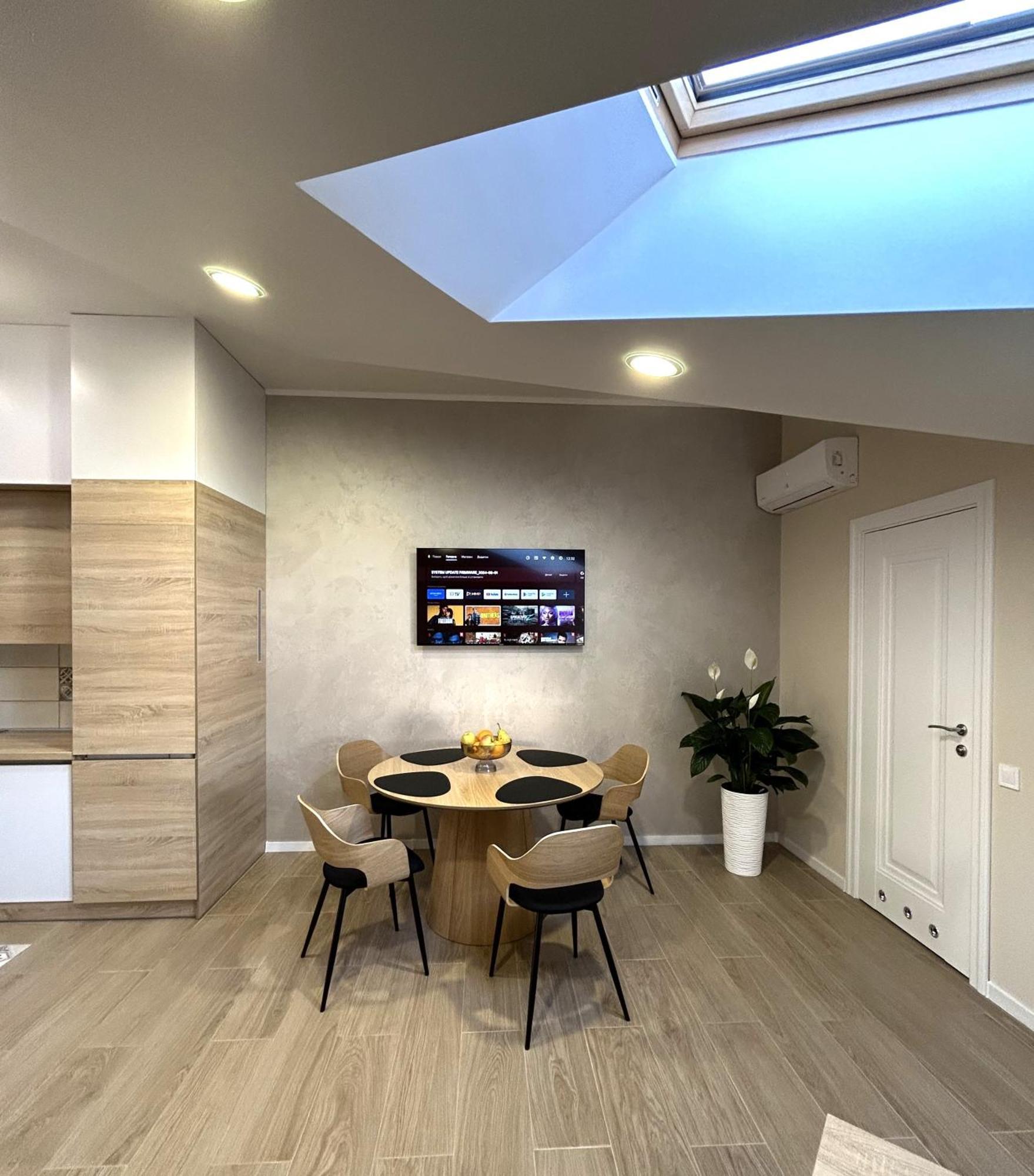 Modern Apartment In The City Center リヴィウ エクステリア 写真