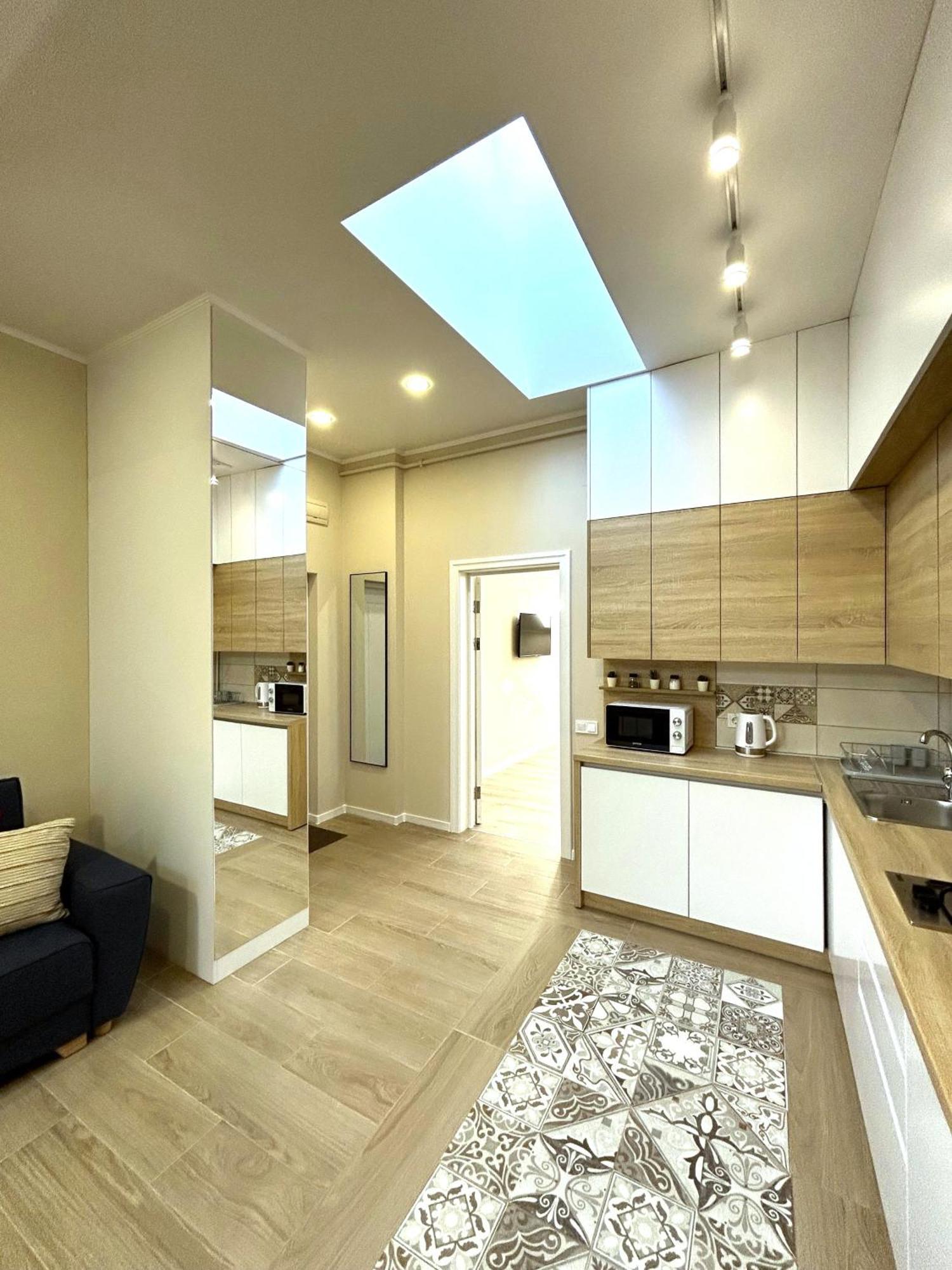 Modern Apartment In The City Center リヴィウ エクステリア 写真